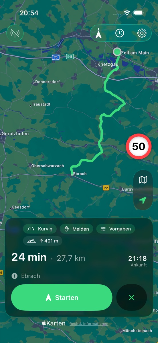 Berechnete Route mit zwei Alternativen und Streckenart-Chips